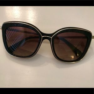 Authentic Chanel sunnies